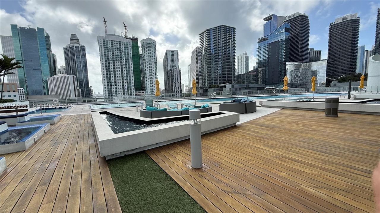 92 SW 3rd St, Unit 1505, Miami, FL 33130 Photo