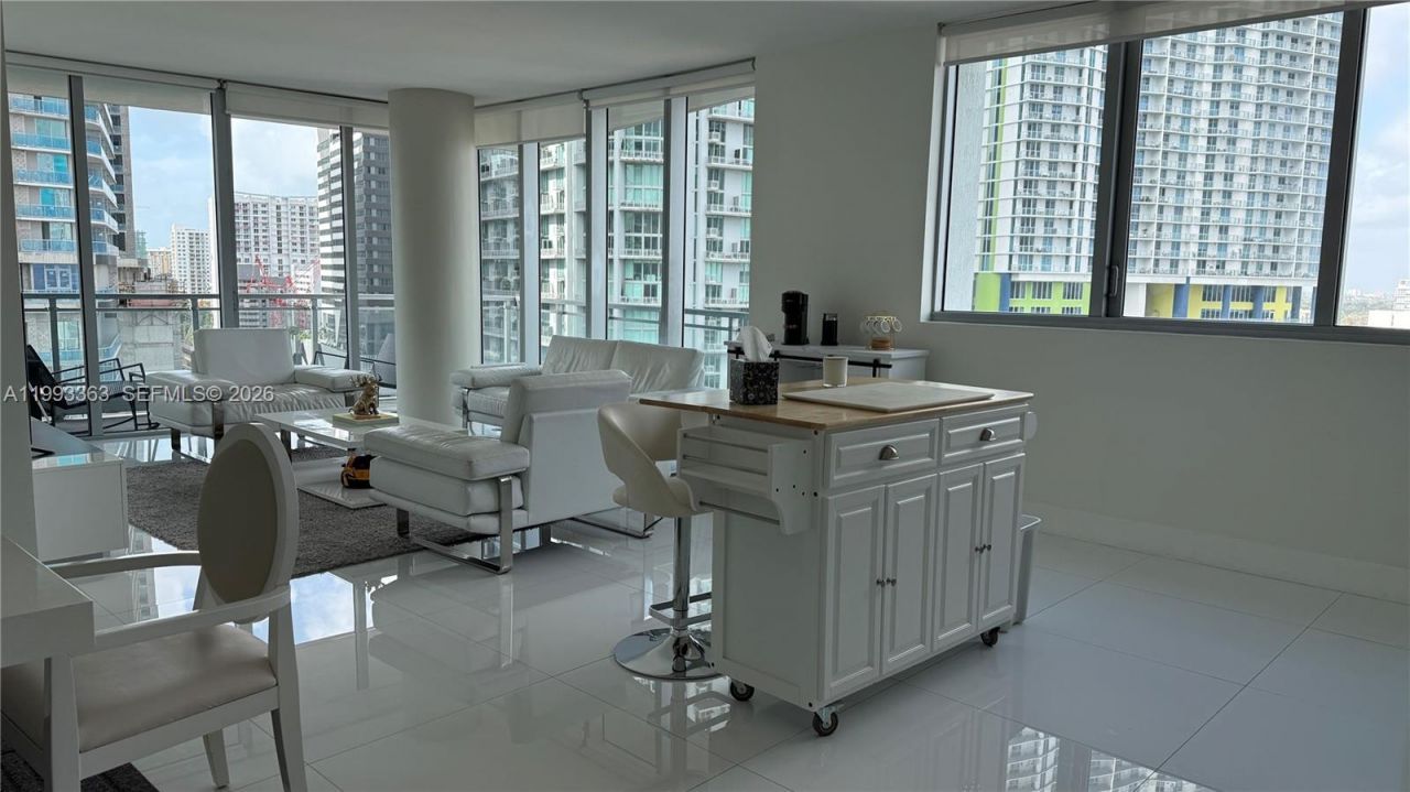 92 SW 3rd St, Unit 1505, Miami, FL 33130 Photo