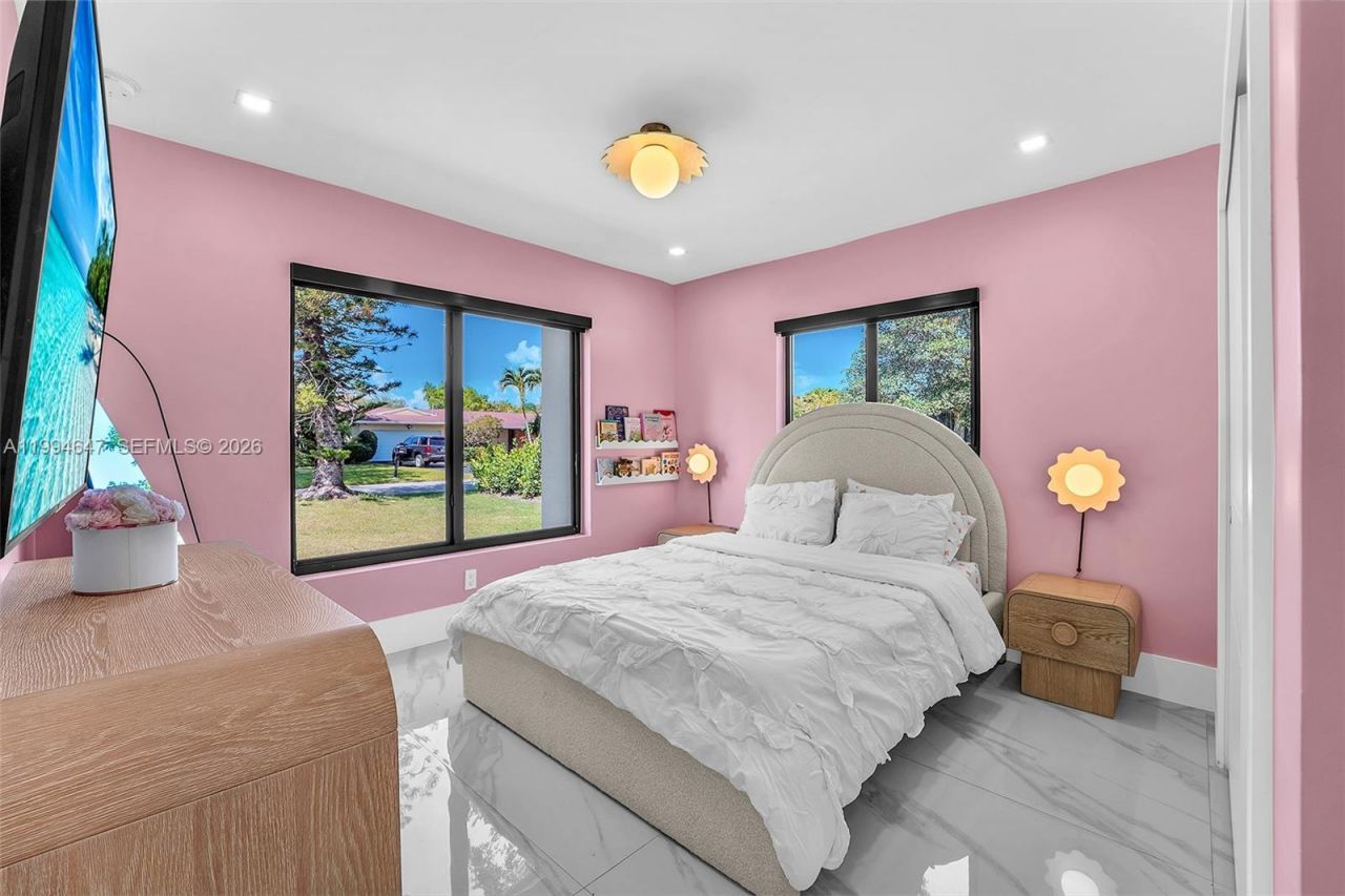 8820 SW 182nd Ter , Palmetto Bay, FL 33157 Photo