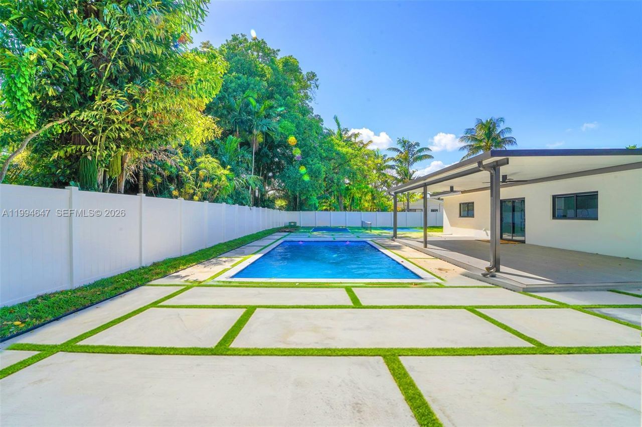 8820 SW 182nd Ter , Palmetto Bay, FL 33157 Photo