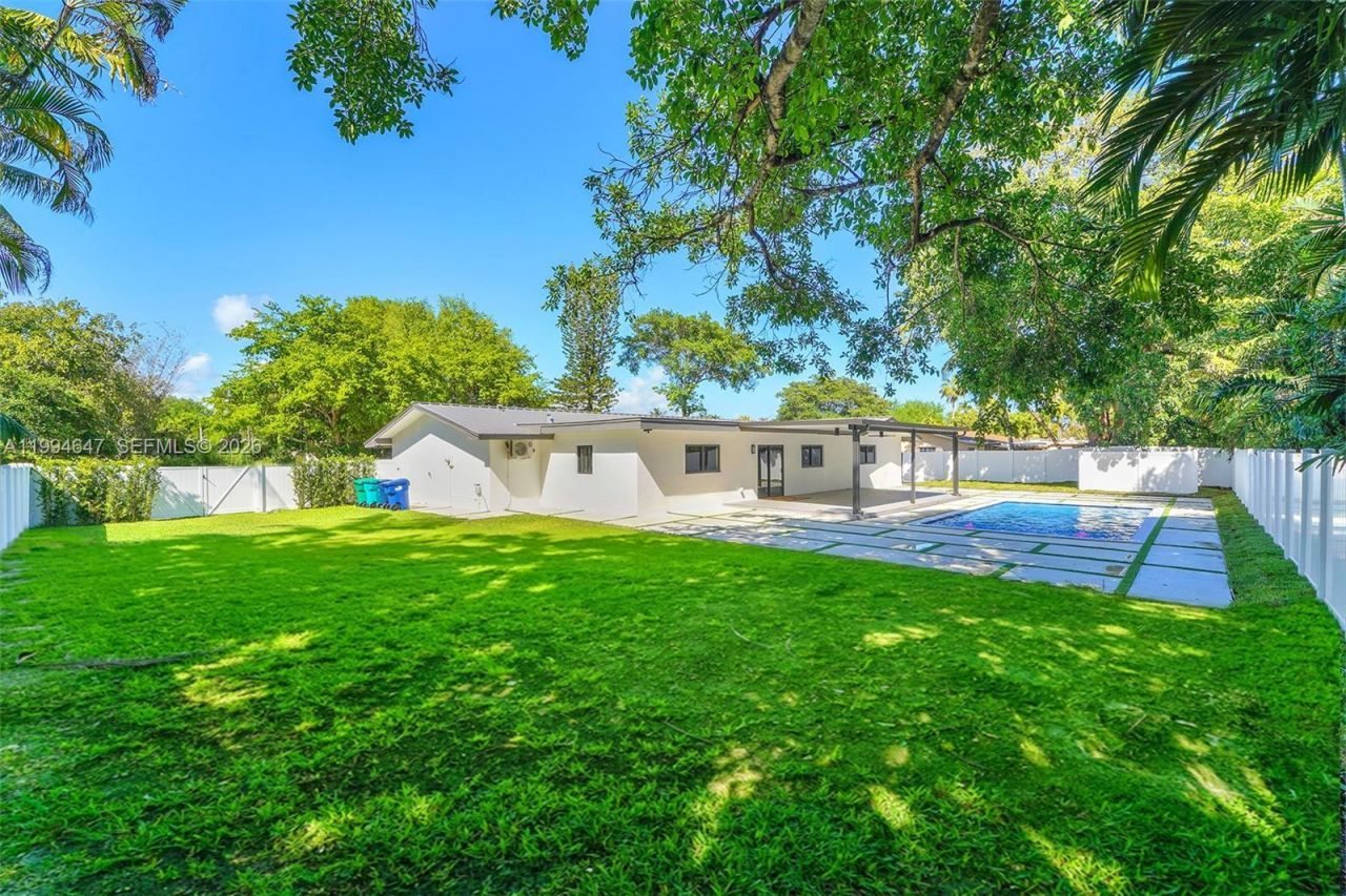 8820 SW 182nd Ter , Palmetto Bay, FL 33157 Photo