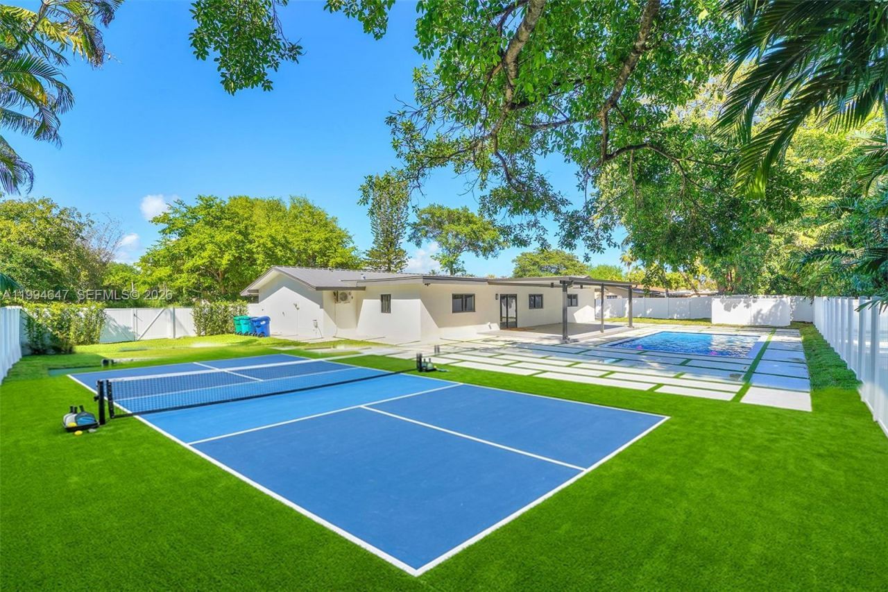 8820 SW 182nd Ter , Palmetto Bay, FL 33157 Photo