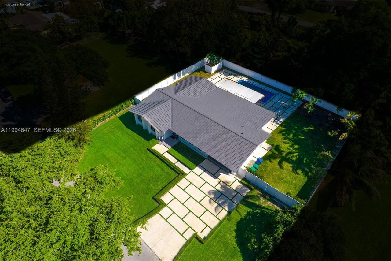 8820 SW 182nd Ter , Palmetto Bay, FL 33157 Photo