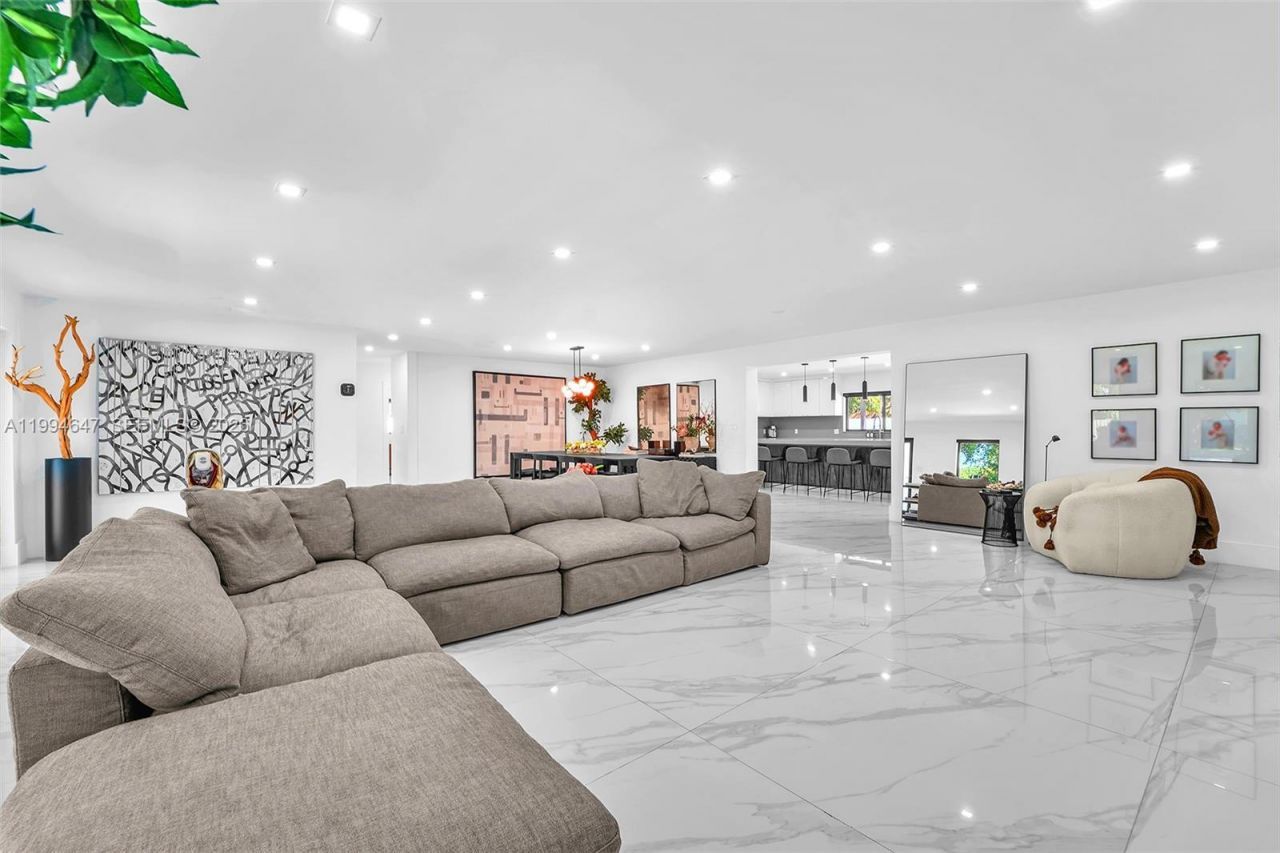 8820 SW 182nd Ter , Palmetto Bay, FL 33157 Photo