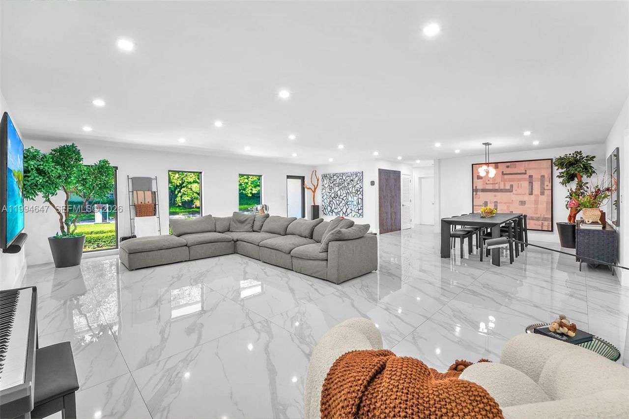 8820 SW 182nd Ter , Palmetto Bay, FL 33157 Photo