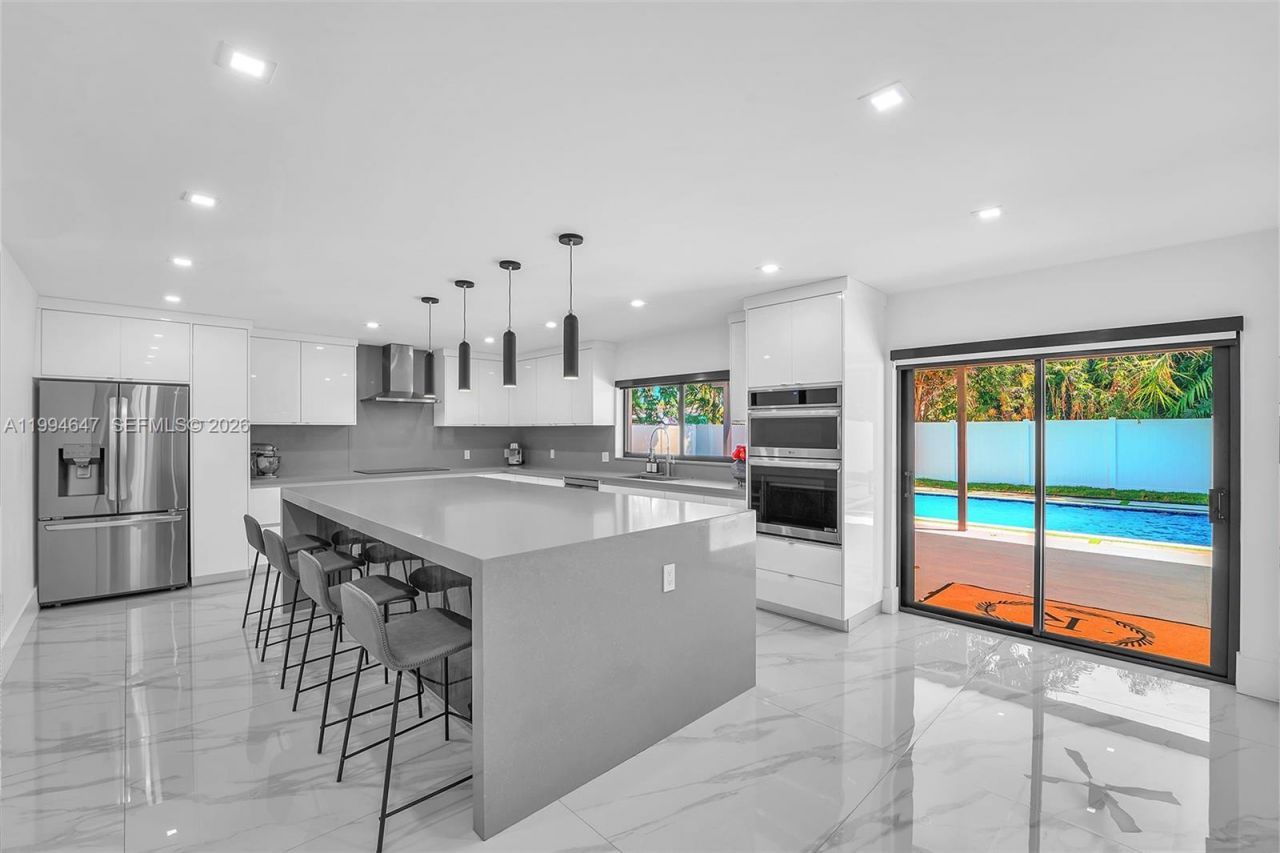 8820 SW 182nd Ter , Palmetto Bay, FL 33157 Photo