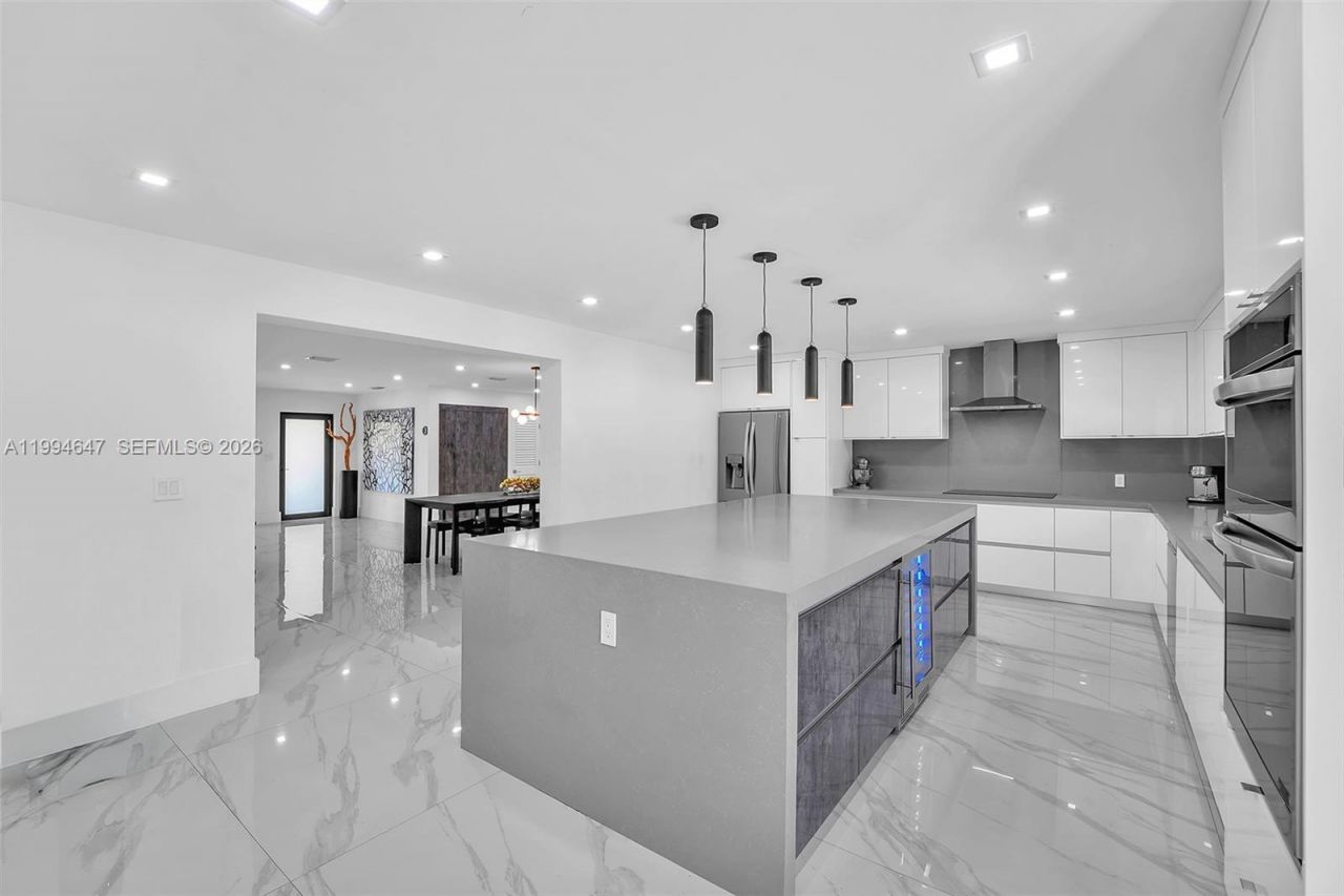 8820 SW 182nd Ter, Palmetto Bay, FL 33157 Photo