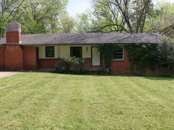 606 Lakeview, Starkville, MS 39759