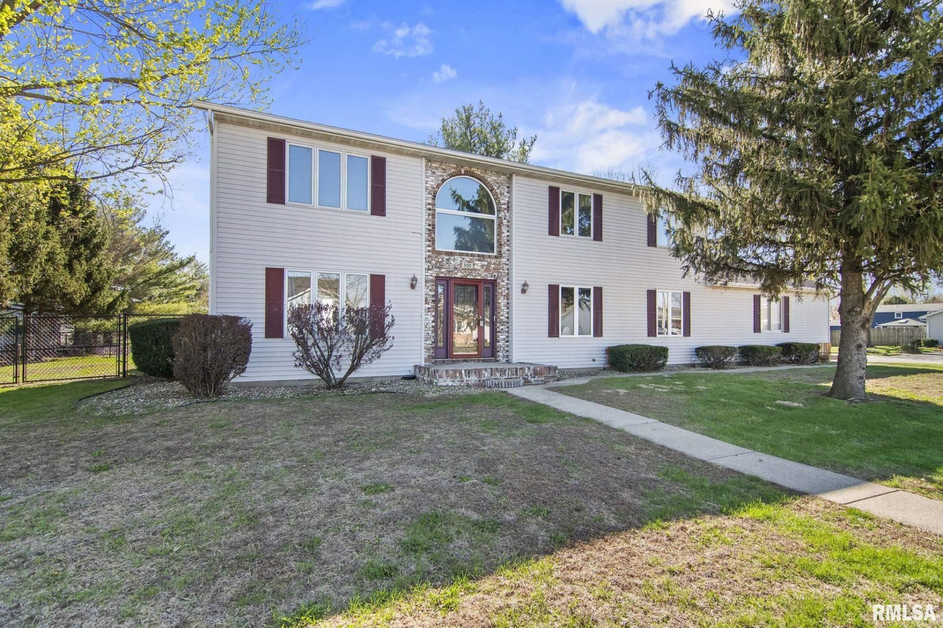 300 Kingspoint Drive, Sherman, IL 62684 Main Photo