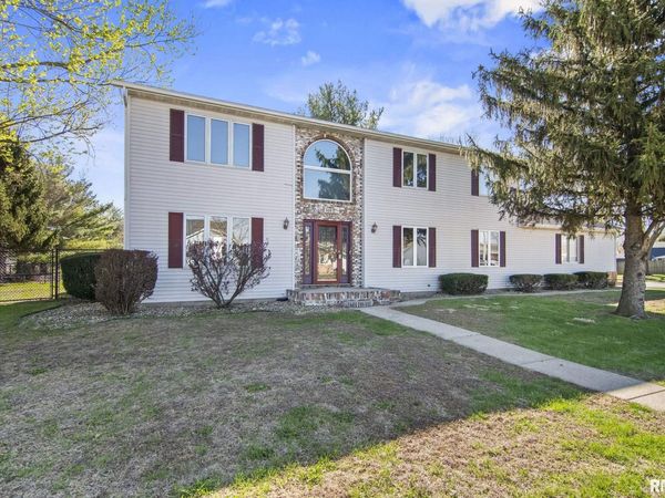 300 Kingspoint Drive, Sherman, IL 62684