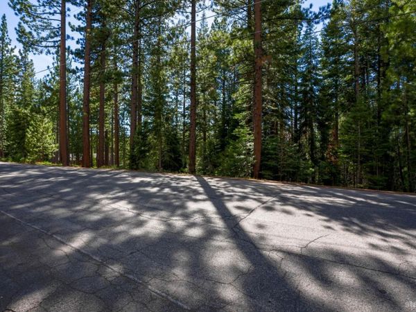 1952 Osage Circle, South Lake Tahoe, CA 96150