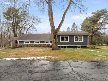 45401 W 9 Mile Road, Novi, MI 48374