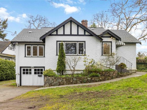 3438 Cook St , Saanich, BC V8X 1B1