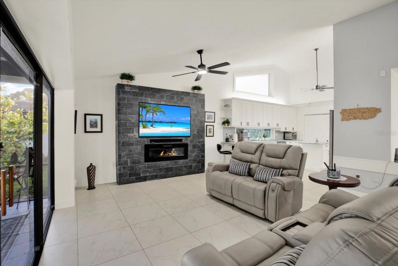 4303 Middle Lake Drive, Tampa, FL 33624 Photo