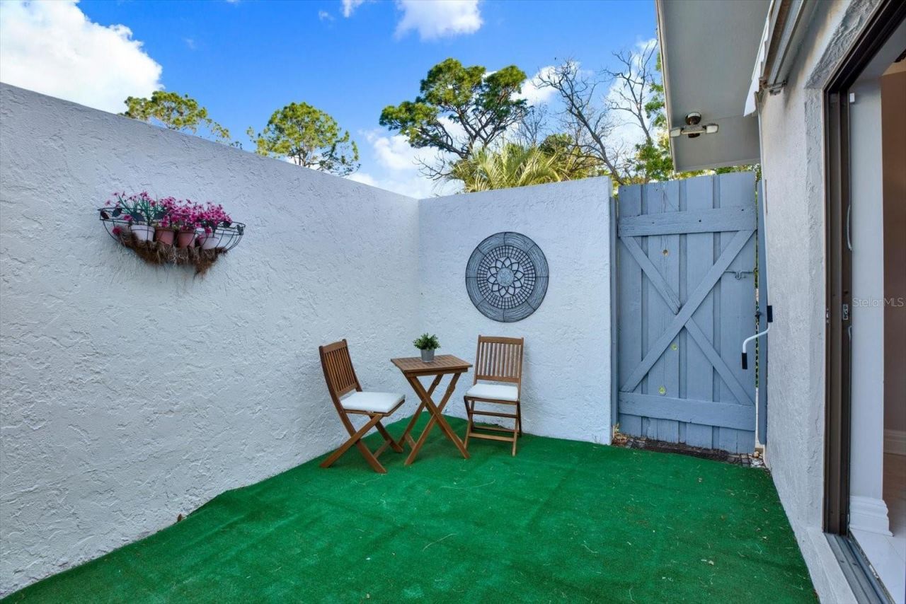 4303 Middle Lake Drive, Tampa, FL 33624 Photo