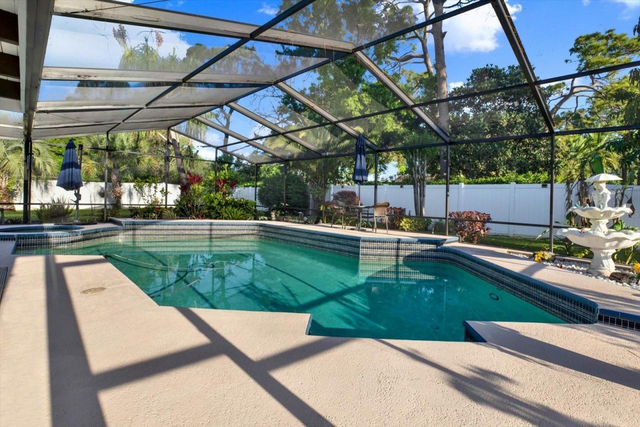 4303 Middle Lake Drive, Tampa, FL 33624 Photo