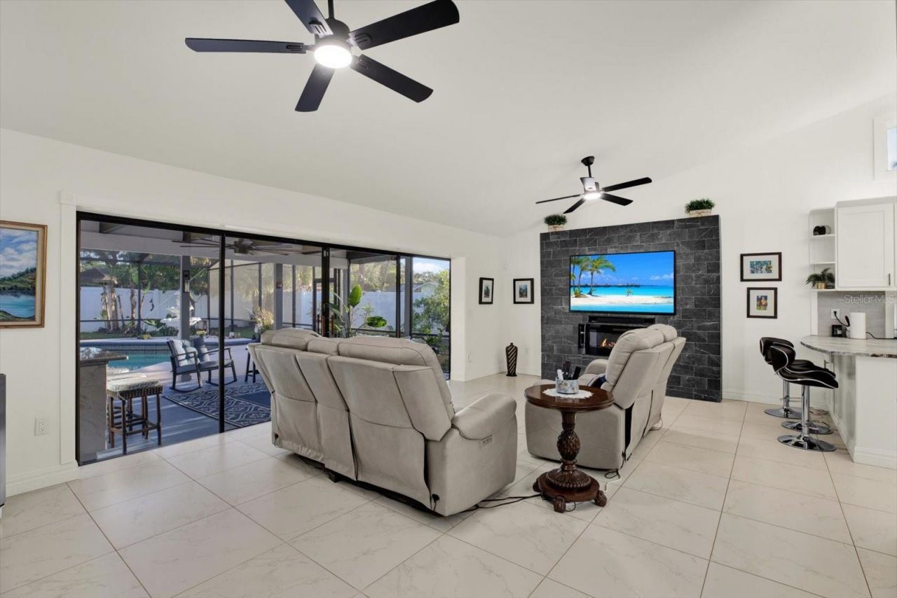 4303 Middle Lake Drive, Tampa, FL 33624 Photo