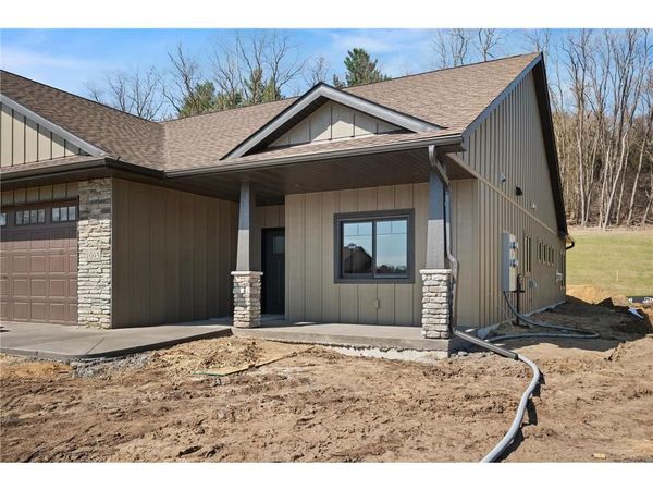 1060 Legend Lane, River Falls, WI 54022