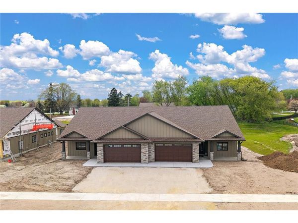 1060 Legend Lane, River Falls, WI 54022