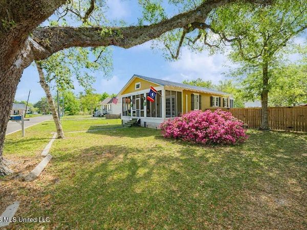 203 Jeff Davis Avenue, Waveland, MS 39576