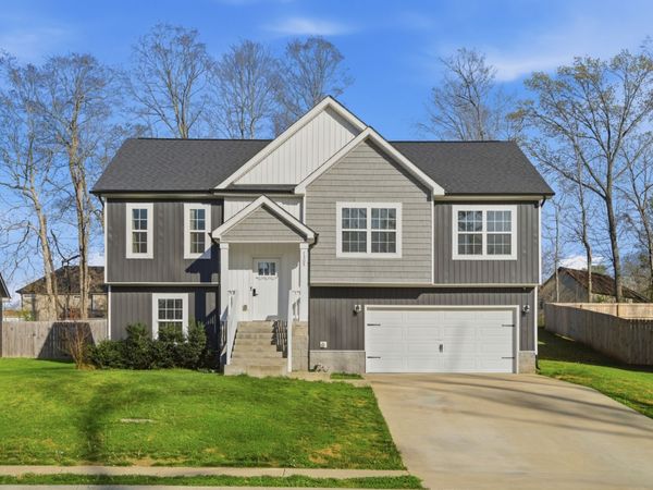 1305 Sussex Dr , Clarksville, TN 37042