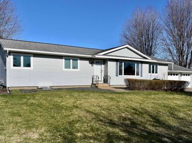 87 Chapel Drive, Altura, MN 55910