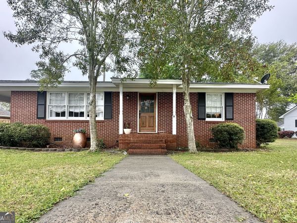 61 W Bruce Street, Mcrae-Helena, GA 31055