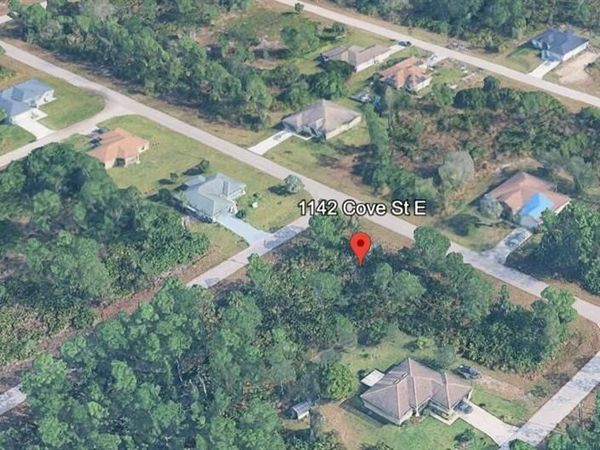 1142 Cove ST E, LEHIGH ACRES, FL 33974