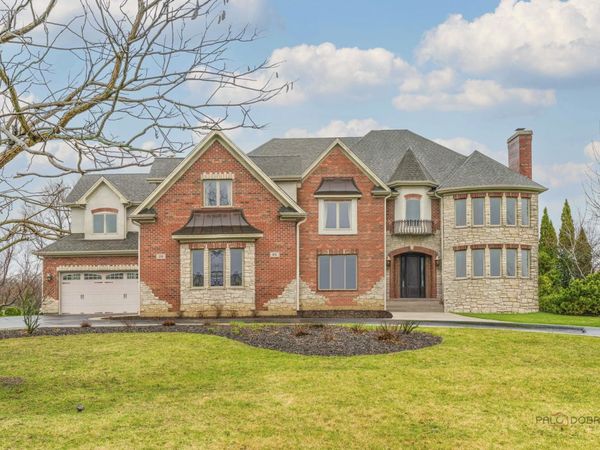 26 E Peter Lane , Hawthorn Woods, IL 60047