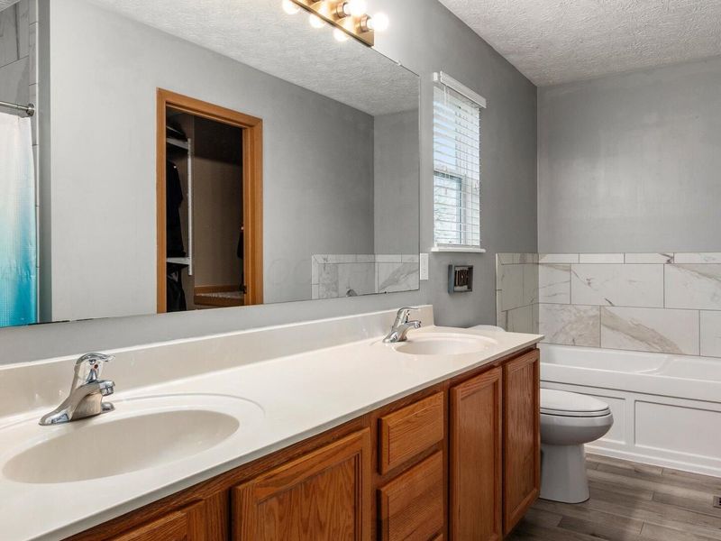 1521 W Quail Run Drive, Newark, OH 43055 Photo 10