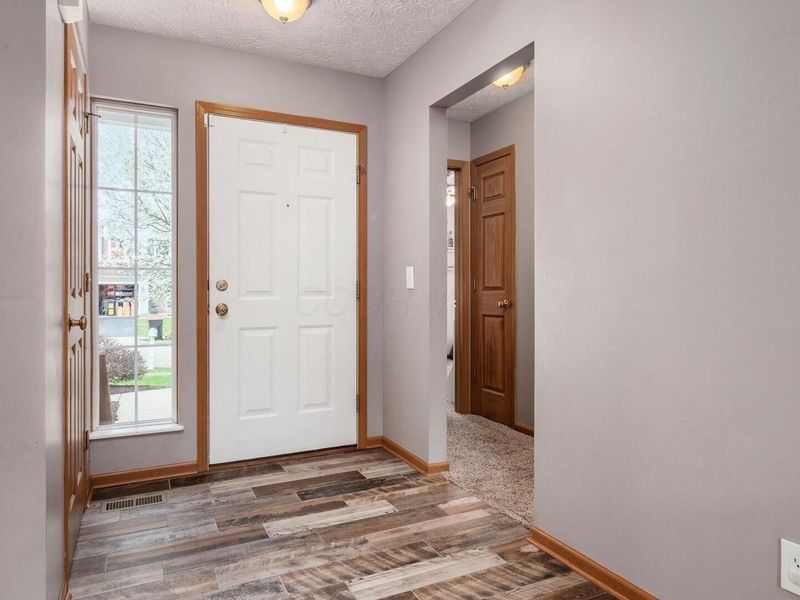 1521 W Quail Run Drive, Newark, OH 43055 Photo 2