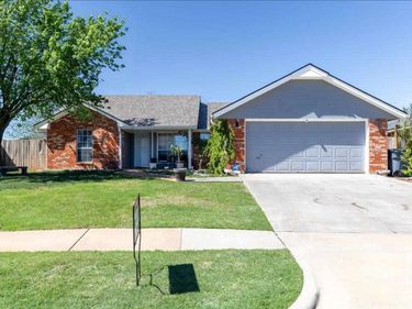 1423 SE Hillcrest Ave., Lawton, OK 73501