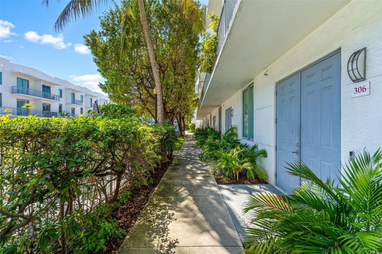 2134 Van Buren St, Unit 306, Hollywood, FL 33020 Photo