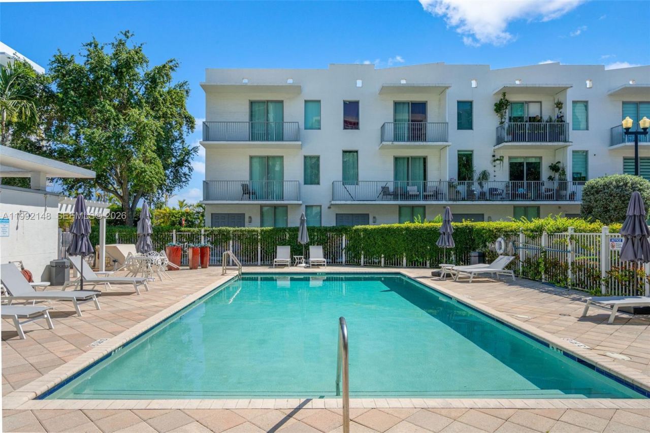 2134 Van Buren St, Unit 306, Hollywood, FL 33020 Photo