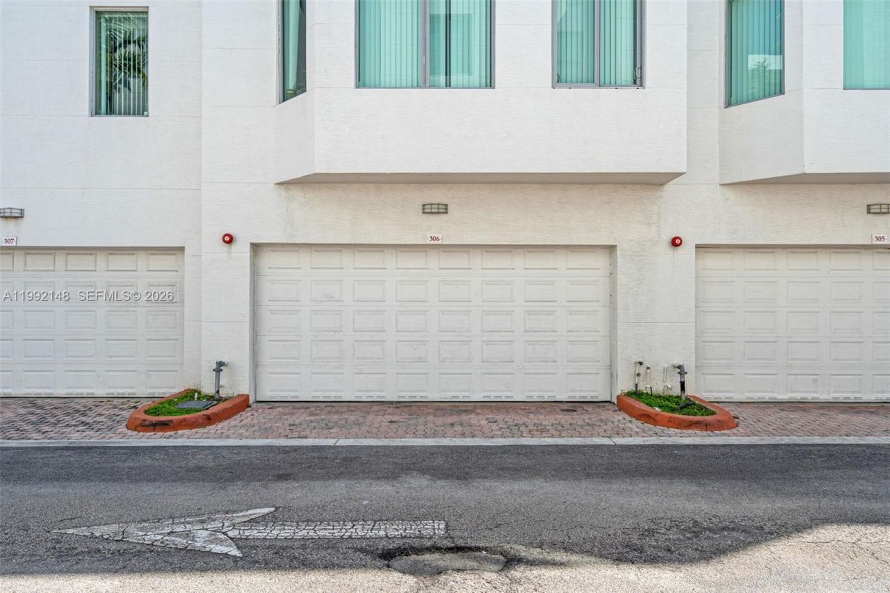 2134 Van Buren St, Unit 306, Hollywood, FL 33020 Photo