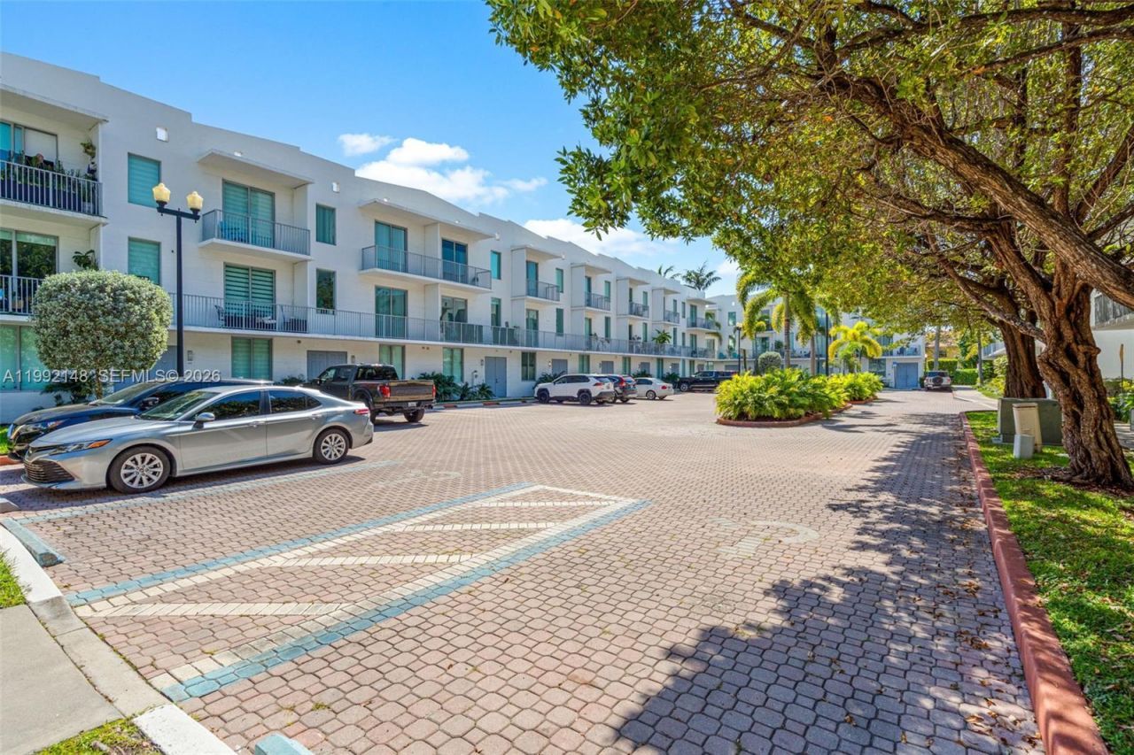 2134 Van Buren St, Unit 306, Hollywood, FL 33020 Photo