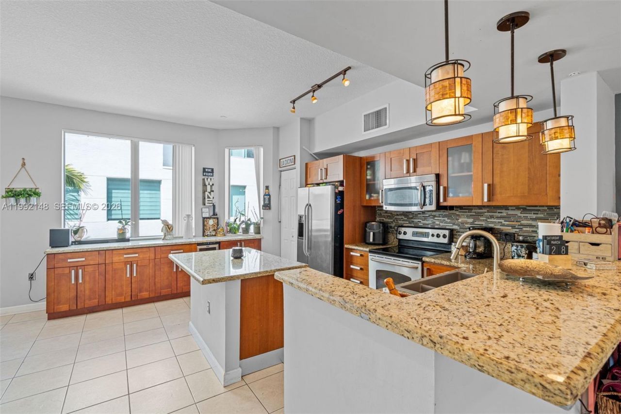 2134 Van Buren St, Unit 306, Hollywood, FL 33020 Photo