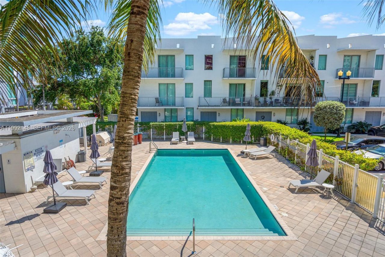 2134 Van Buren St, Unit 306, Hollywood, FL 33020 Photo