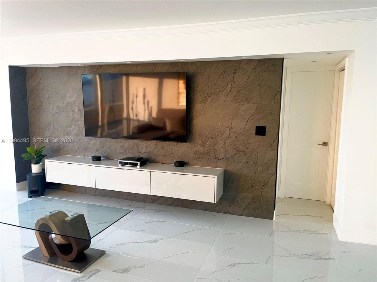 3701 N Country Club Dr , Unit 1505, Aventura, FL 33180 Photo