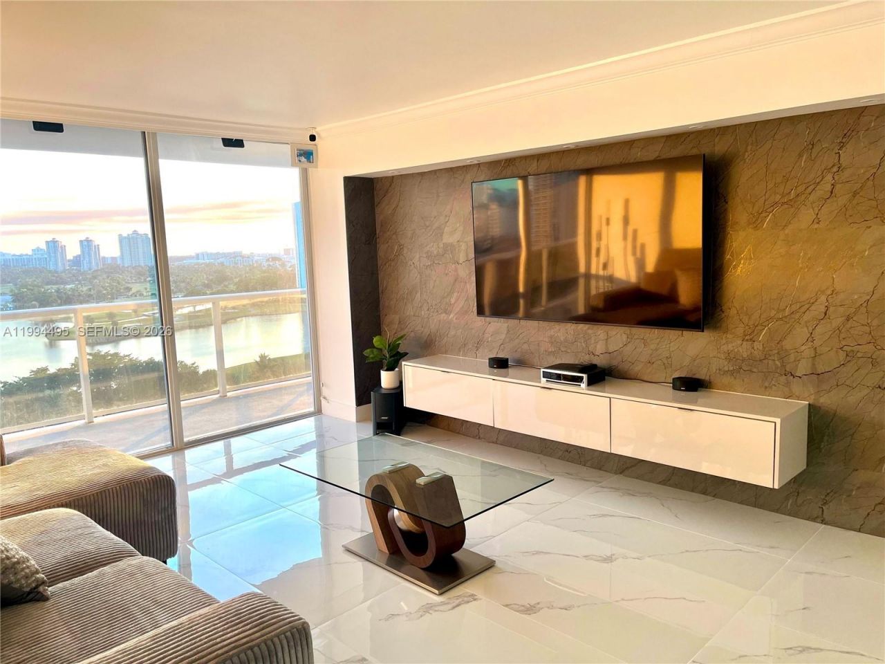 3701 N Country Club Dr , Unit 1505, Aventura, FL 33180 Photo