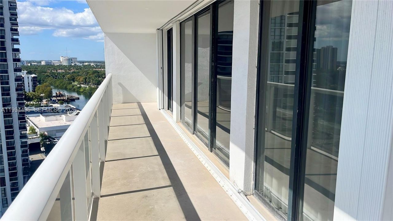 3701 N Country Club Dr , Unit 1505, Aventura, FL 33180 Photo