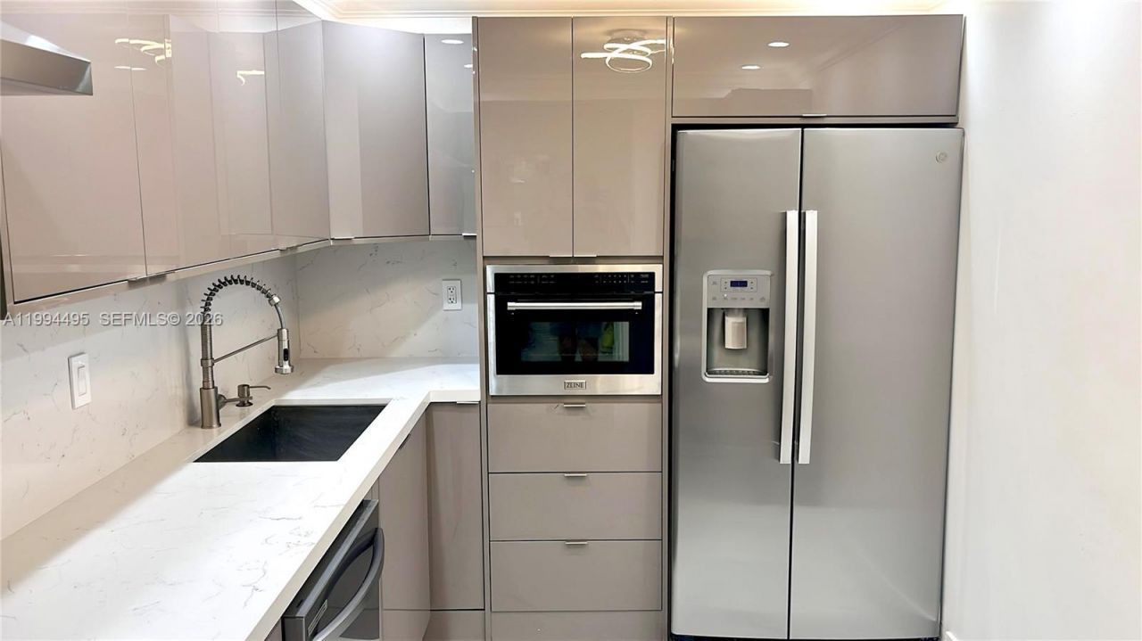 3701 N Country Club Dr , Unit 1505, Aventura, FL 33180 Photo