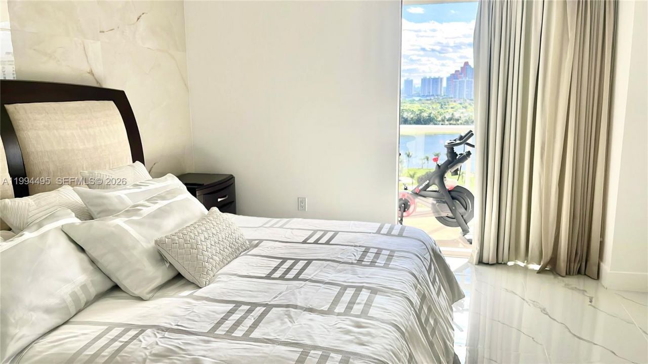 3701 N Country Club Dr , Unit 1505, Aventura, FL 33180 Photo