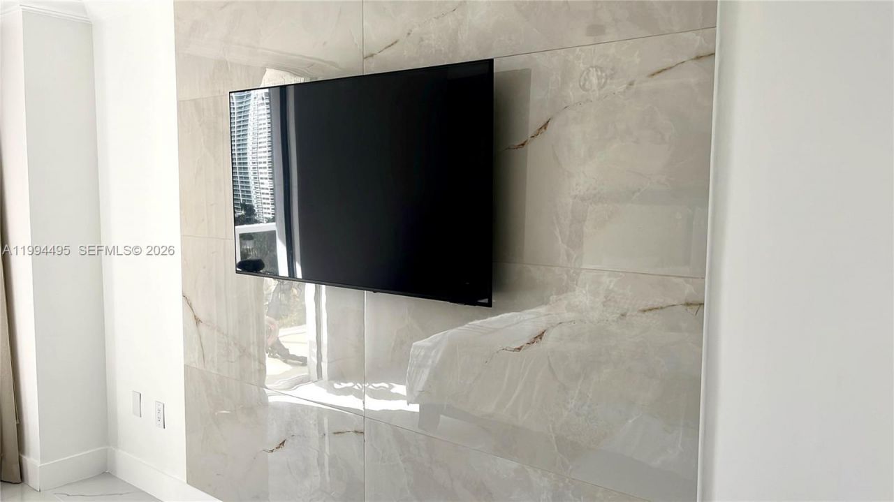 3701 N Country Club Dr , Unit 1505, Aventura, FL 33180 Photo