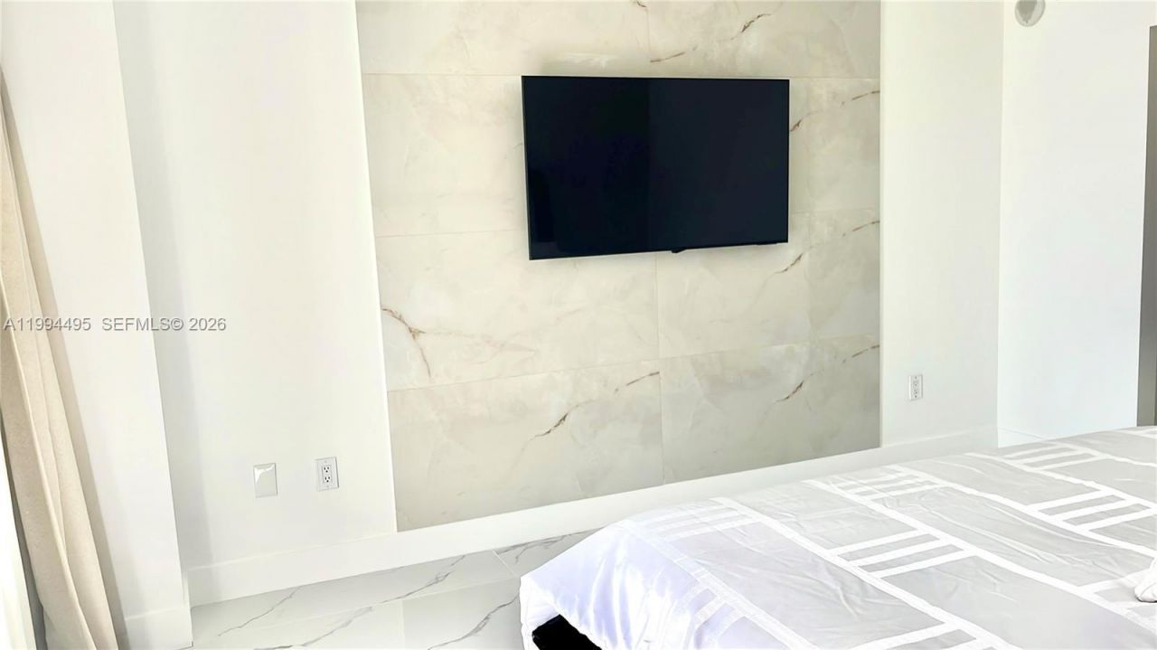 3701 N Country Club Dr , Unit 1505, Aventura, FL 33180 Photo