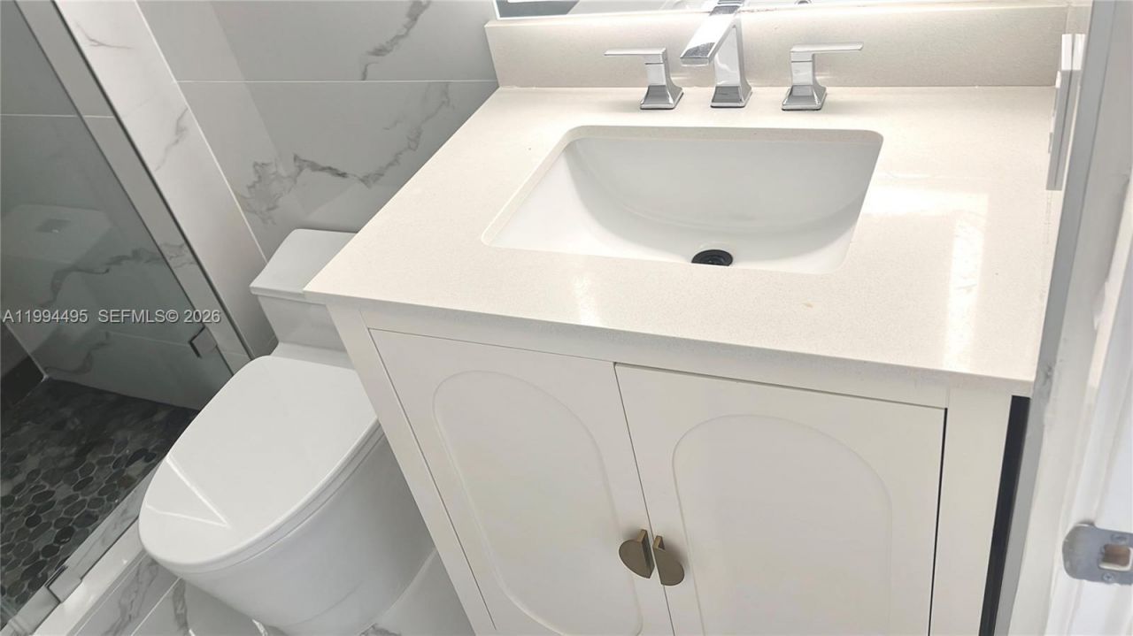 3701 N Country Club Dr , Unit 1505, Aventura, FL 33180 Photo