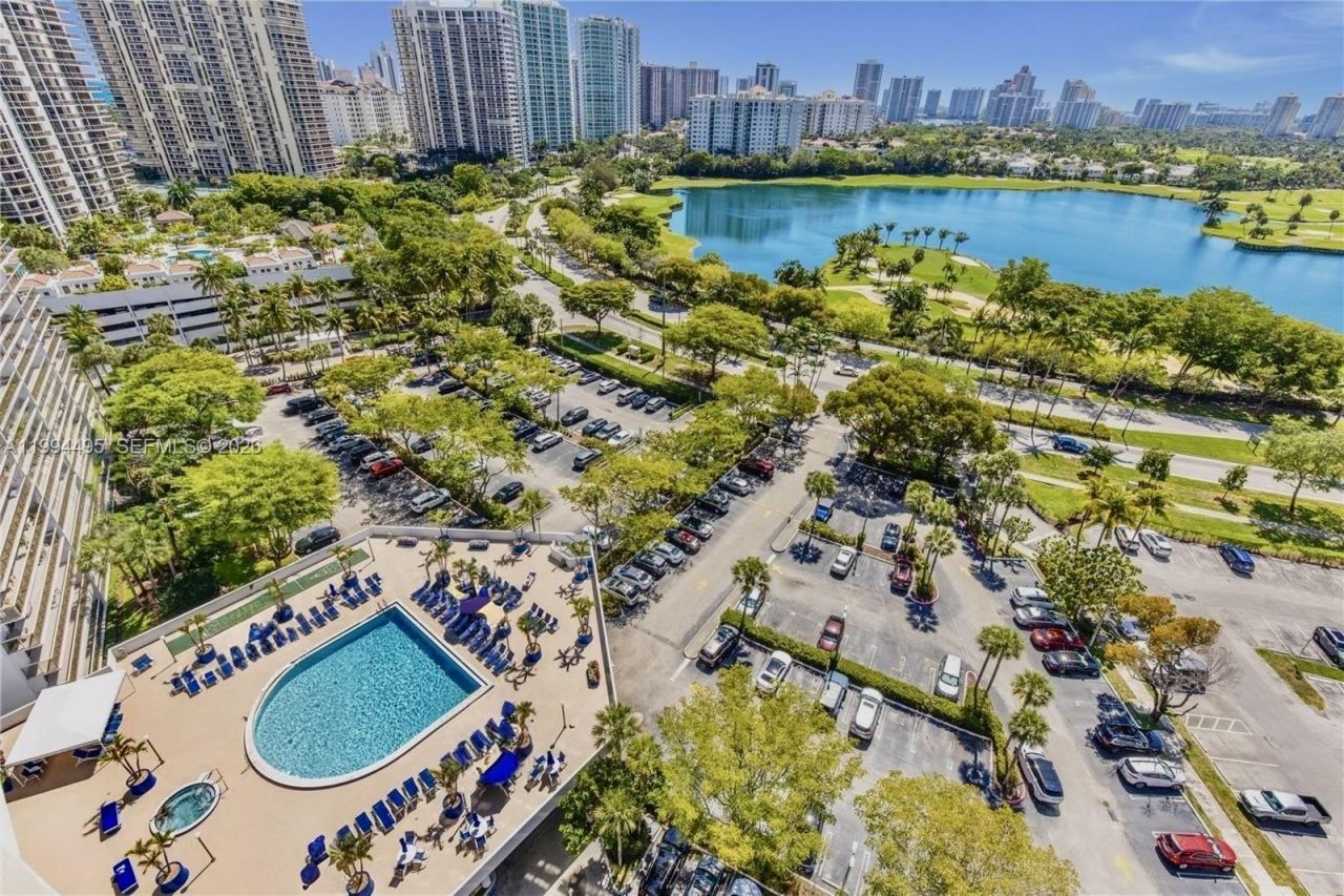 3701 N Country Club Dr , Unit 1505, Aventura, FL 33180 Photo
