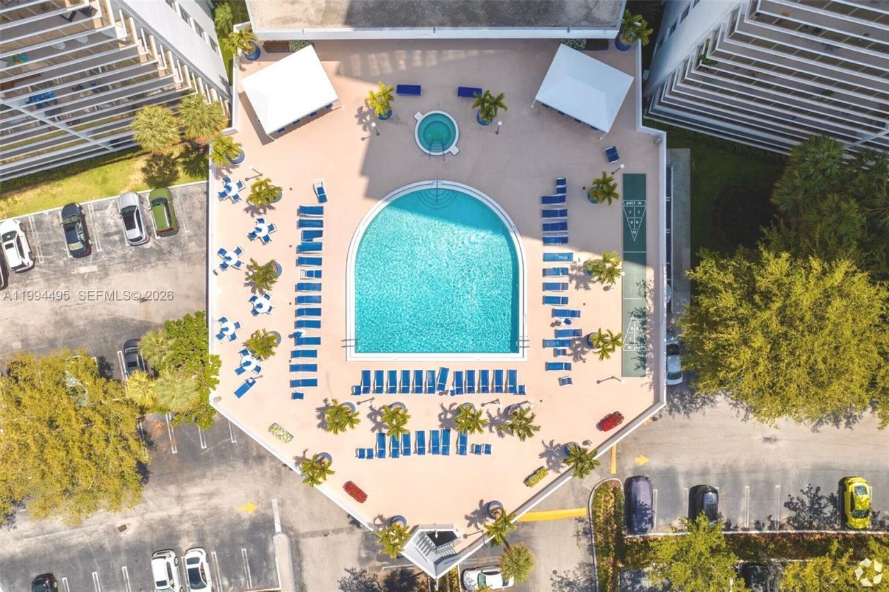 3701 N Country Club Dr , Unit 1505, Aventura, FL 33180 Photo