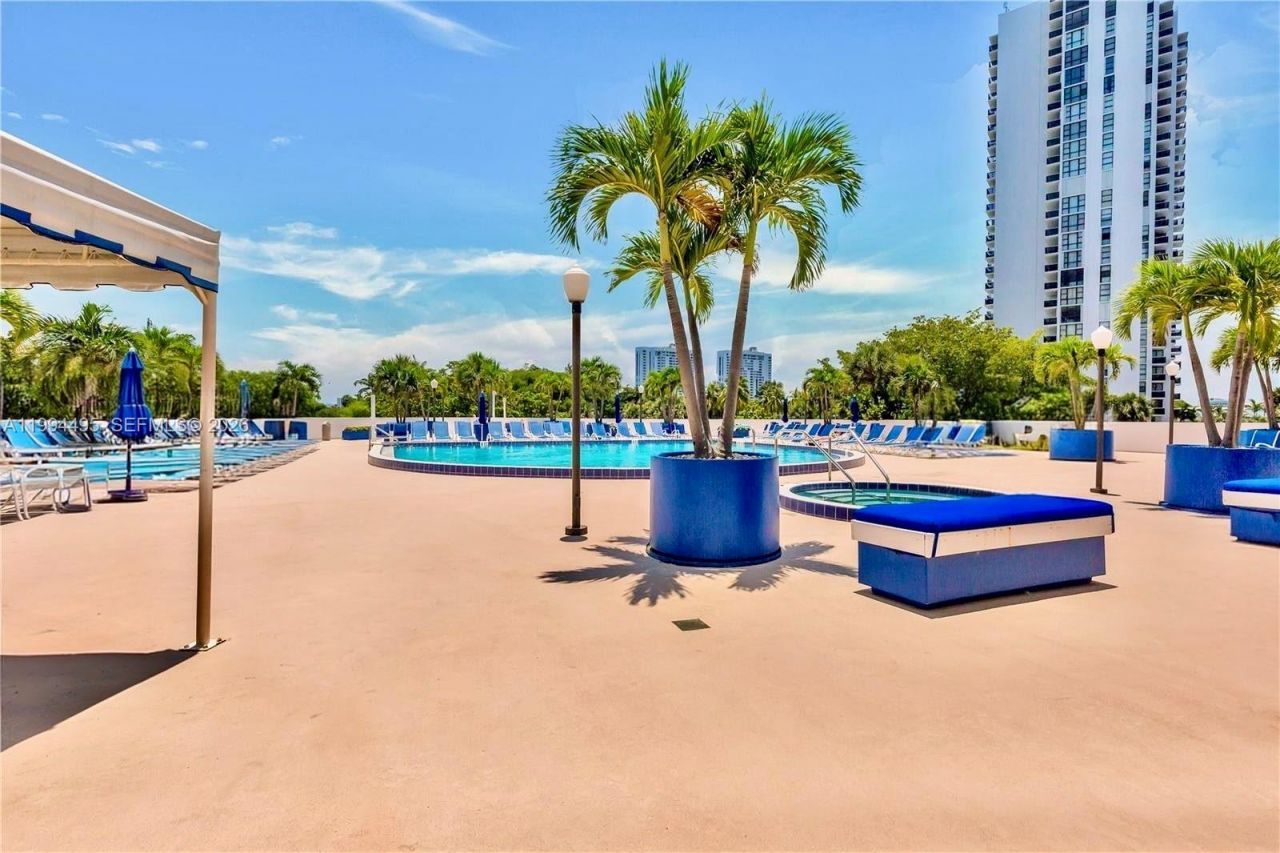 3701 N Country Club Dr , Unit 1505, Aventura, FL 33180 Photo
