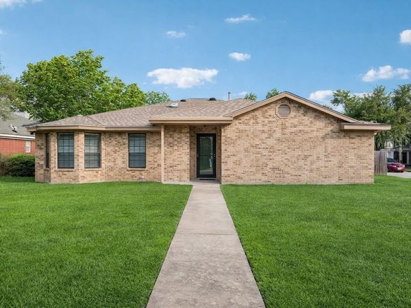 1800 Cedarlawn ST , Taylor, TX 76574